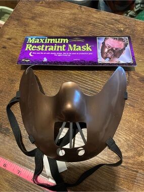Vintage Fun World Maximum Restraint mask